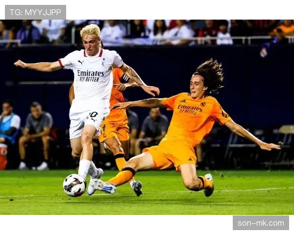 铲球后能否继续带球推进？足球规则如何界定犯规行为